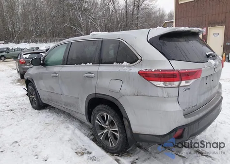 2018 Toyota Highlander Le z USA, uszkodzony, nr VIN 5TDBZRFH8JS892982